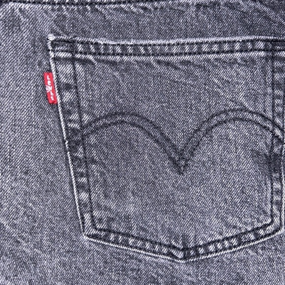 Levi's Women's‎ Black Wash 501 Cut Off Denim Shorts 26 - Buttonfly - Picture 6 of 10